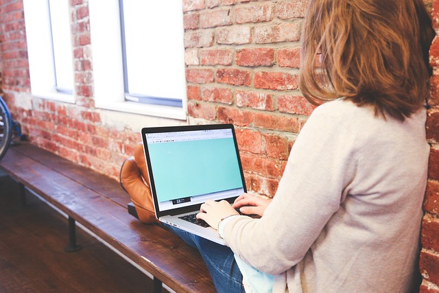 Gør dit kontor mere ergonomisk: Hvordan gummimåtter kan forbedre din arbejdsstation
